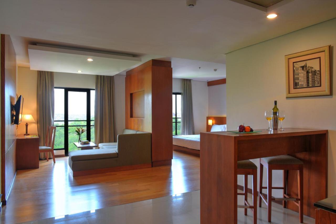 โอ็ค ทรี เอมเมอรัลด์ เซอมารัง โฮเต็ล แมเนจ บาย แอสคอต ลิมิเต็ด Hotel ภายนอก รูปภาพ