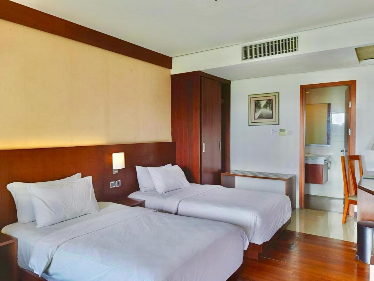 โอ็ค ทรี เอมเมอรัลด์ เซอมารัง โฮเต็ล แมเนจ บาย แอสคอต ลิมิเต็ด Hotel ภายนอก รูปภาพ