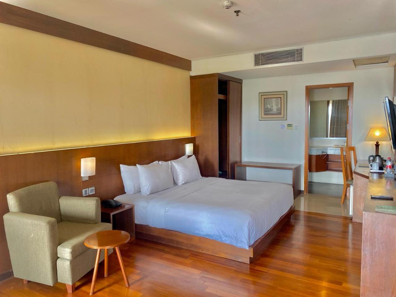 โอ็ค ทรี เอมเมอรัลด์ เซอมารัง โฮเต็ล แมเนจ บาย แอสคอต ลิมิเต็ด Hotel ภายนอก รูปภาพ