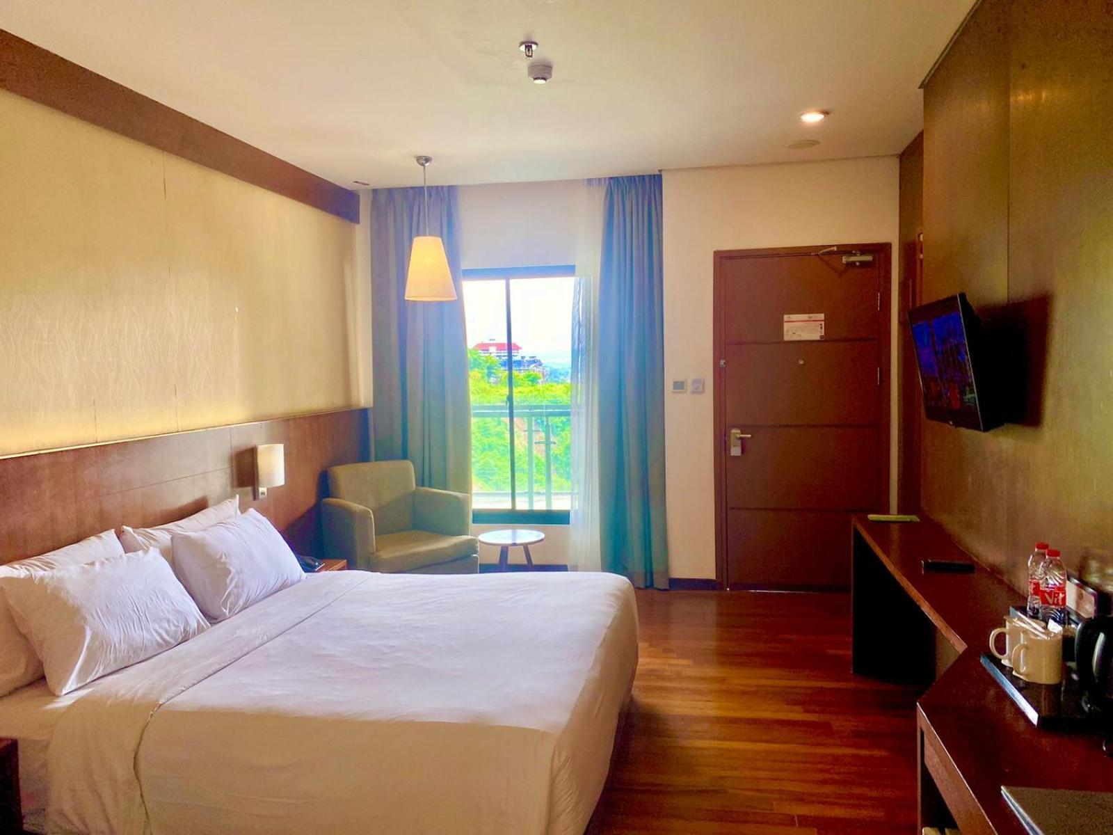 โอ็ค ทรี เอมเมอรัลด์ เซอมารัง โฮเต็ล แมเนจ บาย แอสคอต ลิมิเต็ด Hotel ภายนอก รูปภาพ