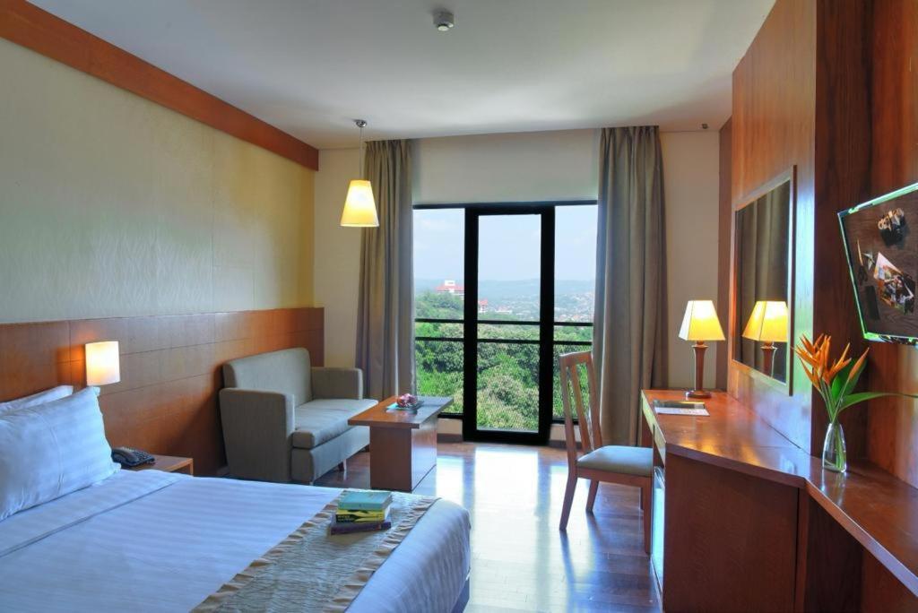 โอ็ค ทรี เอมเมอรัลด์ เซอมารัง โฮเต็ล แมเนจ บาย แอสคอต ลิมิเต็ด Hotel ภายนอก รูปภาพ