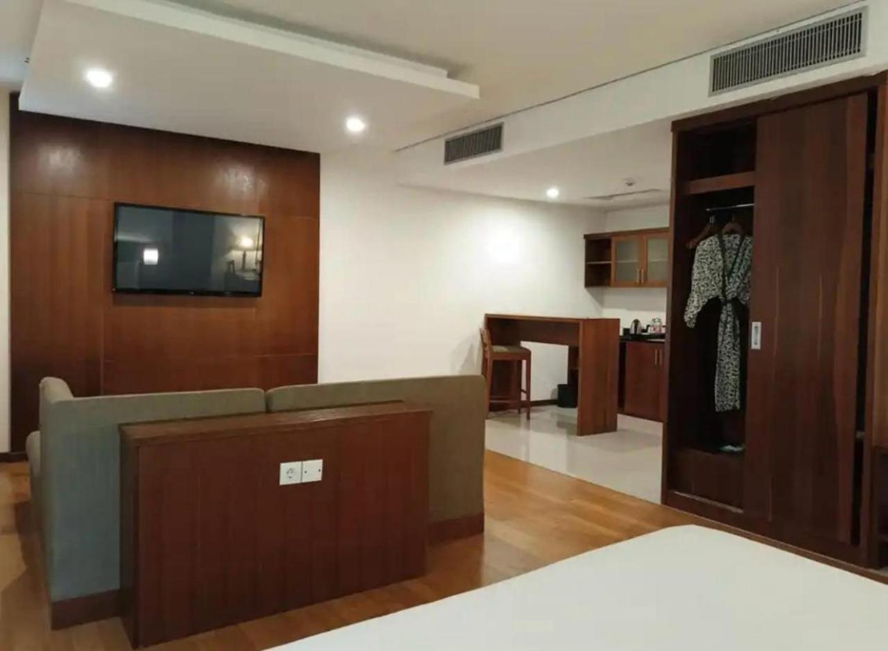 โอ็ค ทรี เอมเมอรัลด์ เซอมารัง โฮเต็ล แมเนจ บาย แอสคอต ลิมิเต็ด Hotel ภายนอก รูปภาพ