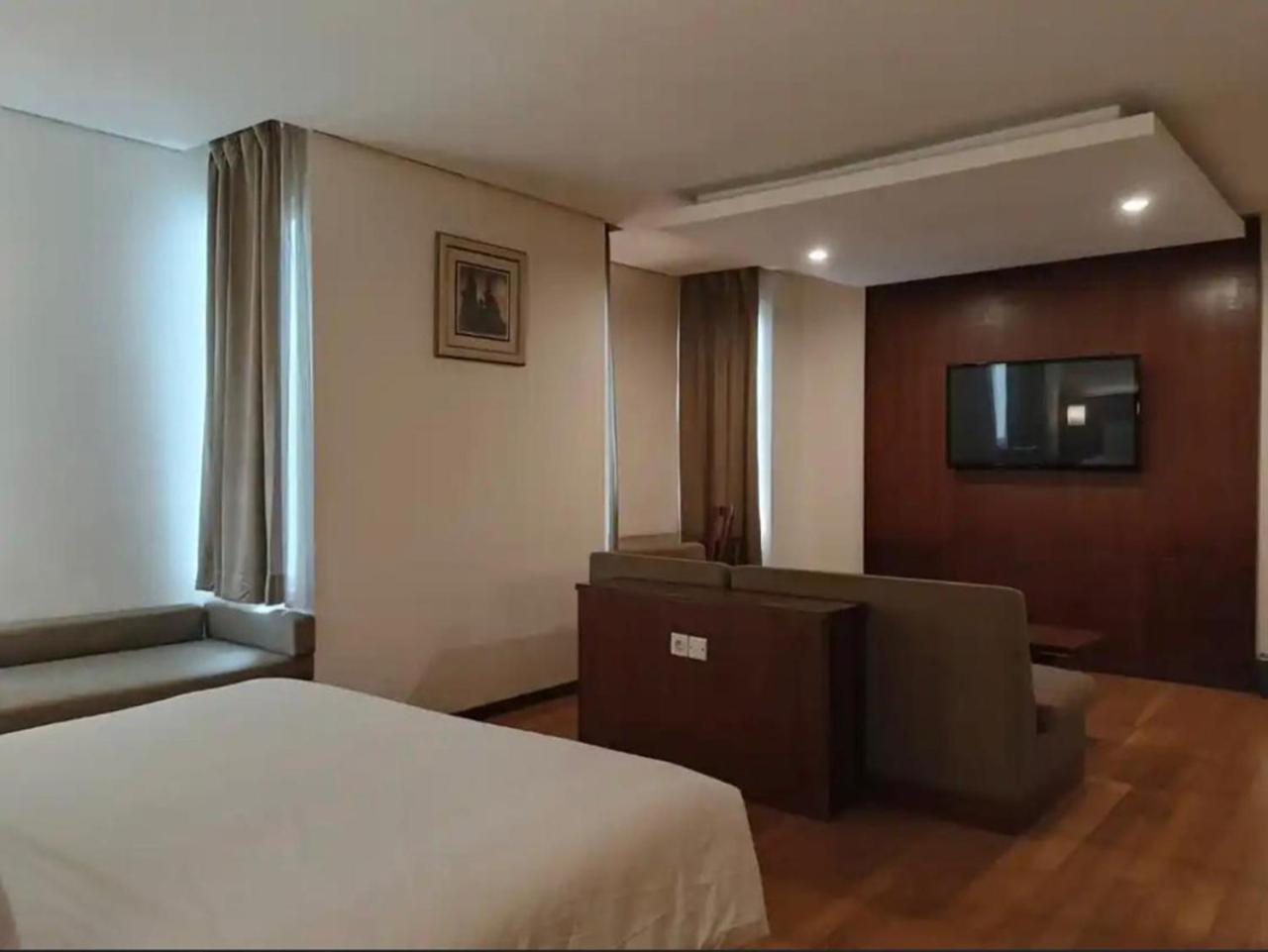 โอ็ค ทรี เอมเมอรัลด์ เซอมารัง โฮเต็ล แมเนจ บาย แอสคอต ลิมิเต็ด Hotel ภายนอก รูปภาพ