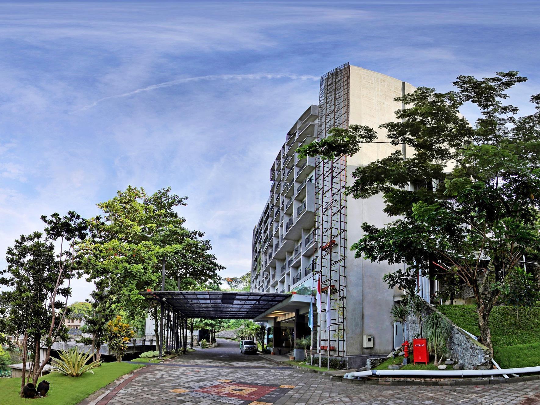 โอ็ค ทรี เอมเมอรัลด์ เซอมารัง โฮเต็ล แมเนจ บาย แอสคอต ลิมิเต็ด Hotel ภายนอก รูปภาพ