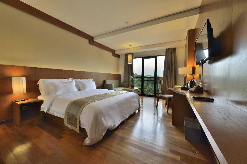 โอ็ค ทรี เอมเมอรัลด์ เซอมารัง โฮเต็ล แมเนจ บาย แอสคอต ลิมิเต็ด Hotel ภายนอก รูปภาพ