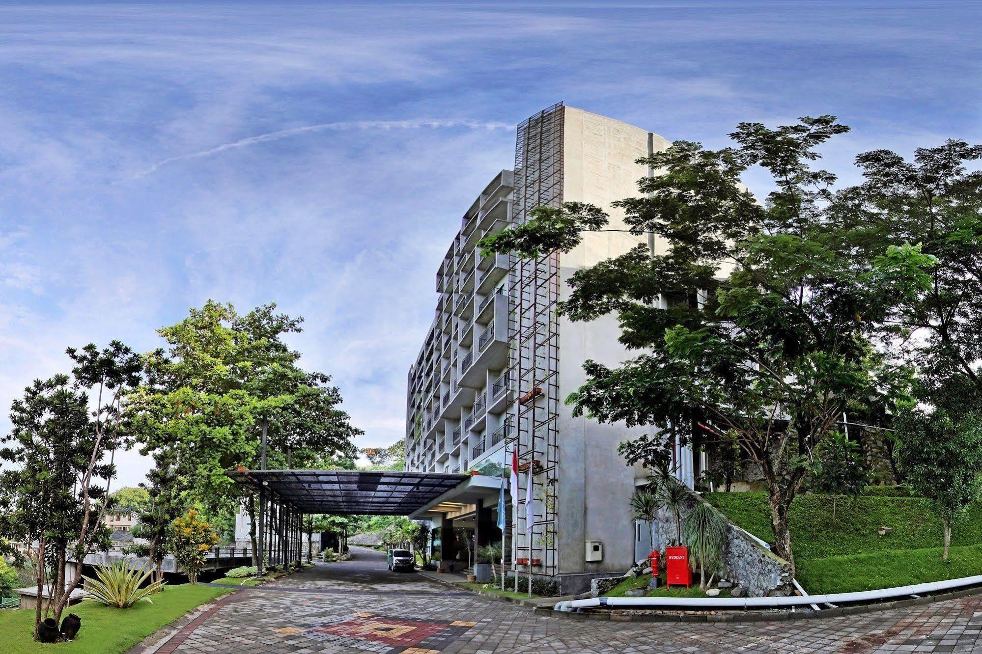 โอ็ค ทรี เอมเมอรัลด์ เซอมารัง โฮเต็ล แมเนจ บาย แอสคอต ลิมิเต็ด Hotel ภายนอก รูปภาพ