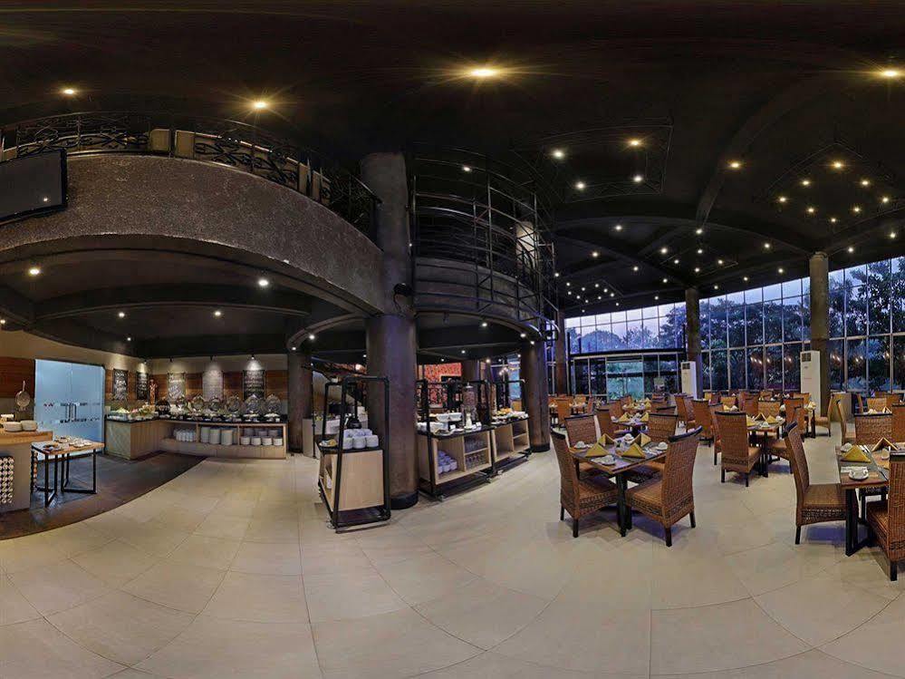 โอ็ค ทรี เอมเมอรัลด์ เซอมารัง โฮเต็ล แมเนจ บาย แอสคอต ลิมิเต็ด Hotel ภายนอก รูปภาพ