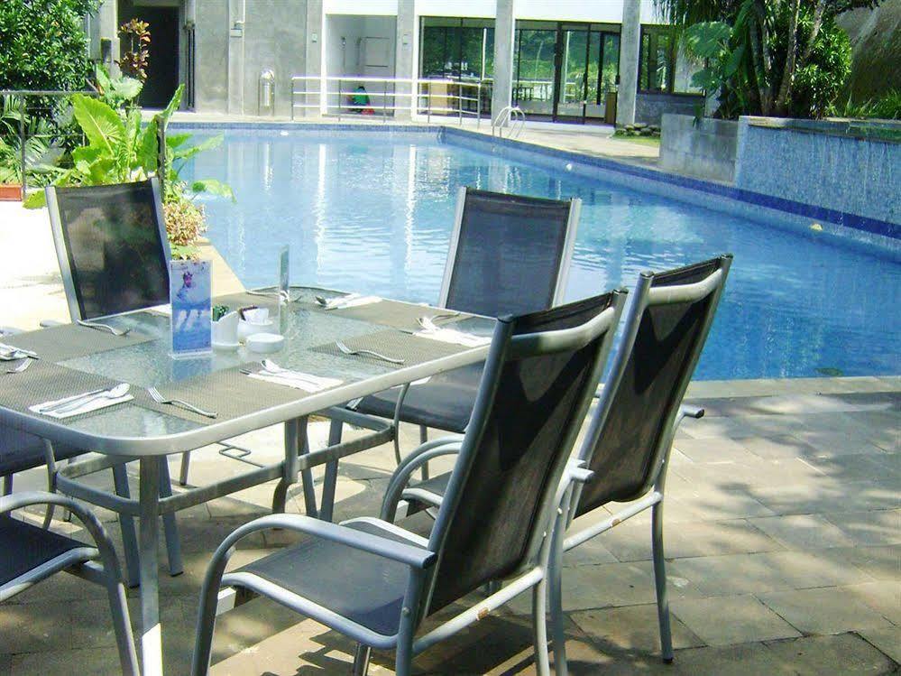 โอ็ค ทรี เอมเมอรัลด์ เซอมารัง โฮเต็ล แมเนจ บาย แอสคอต ลิมิเต็ด Hotel ภายนอก รูปภาพ