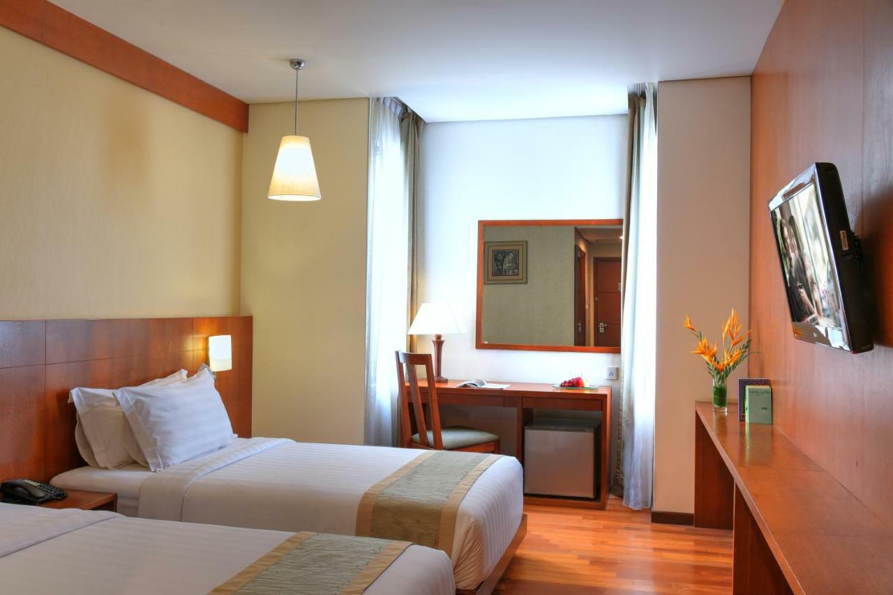 โอ็ค ทรี เอมเมอรัลด์ เซอมารัง โฮเต็ล แมเนจ บาย แอสคอต ลิมิเต็ด Hotel ภายนอก รูปภาพ