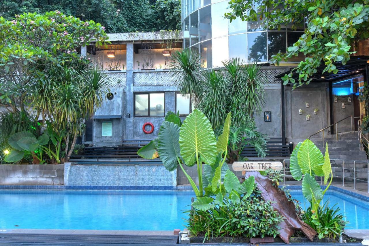 โอ็ค ทรี เอมเมอรัลด์ เซอมารัง โฮเต็ล แมเนจ บาย แอสคอต ลิมิเต็ด Hotel ภายนอก รูปภาพ