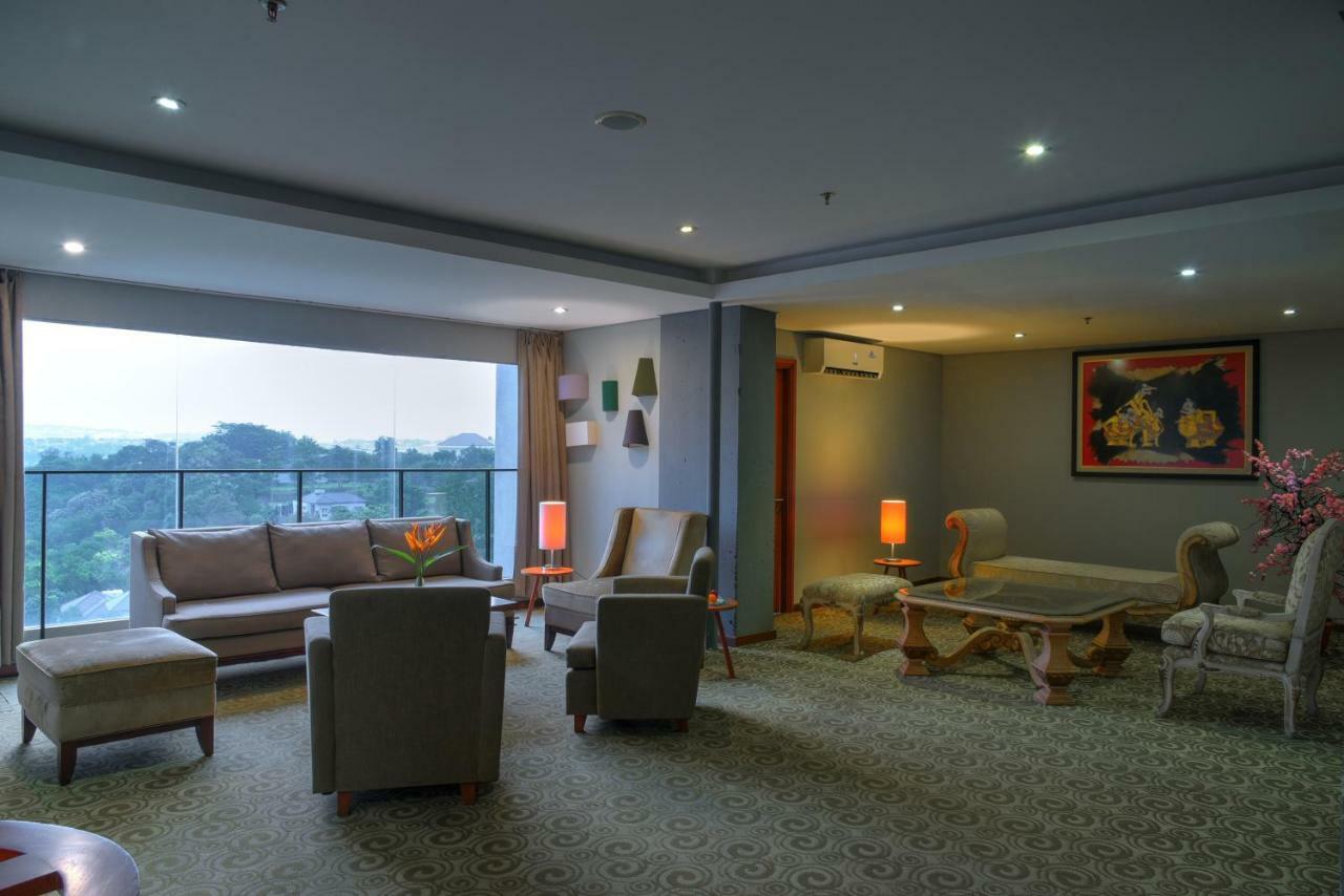 โอ็ค ทรี เอมเมอรัลด์ เซอมารัง โฮเต็ล แมเนจ บาย แอสคอต ลิมิเต็ด Hotel ภายนอก รูปภาพ