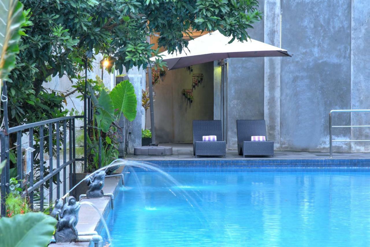 โอ็ค ทรี เอมเมอรัลด์ เซอมารัง โฮเต็ล แมเนจ บาย แอสคอต ลิมิเต็ด Hotel ภายนอก รูปภาพ