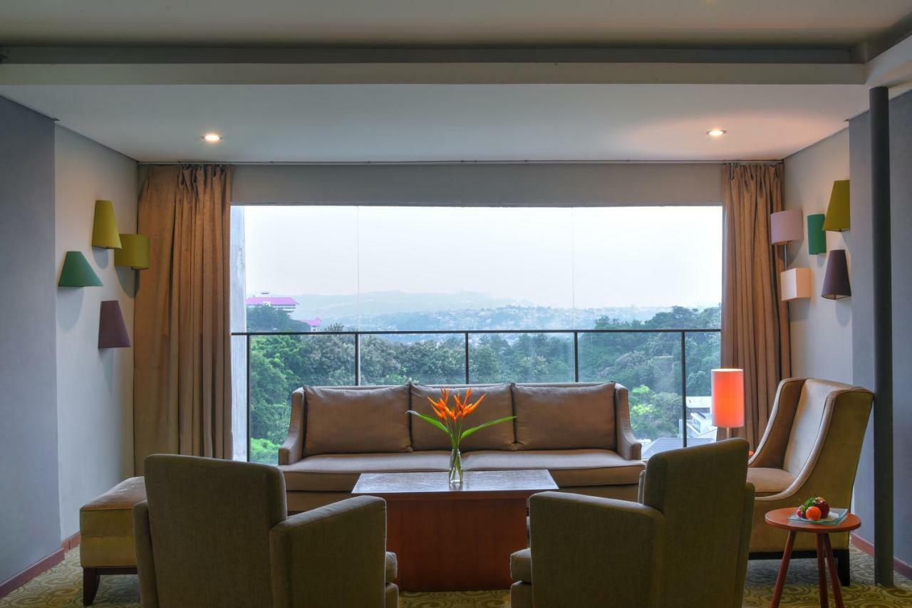 โอ็ค ทรี เอมเมอรัลด์ เซอมารัง โฮเต็ล แมเนจ บาย แอสคอต ลิมิเต็ด Hotel ภายนอก รูปภาพ